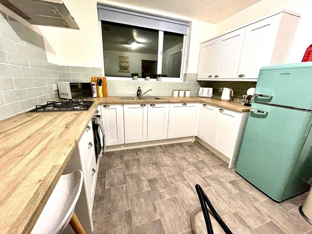 Harbour Loft! Newly Refurbished 3 Bed Flat! Apartment Burry Port Bagian luar foto