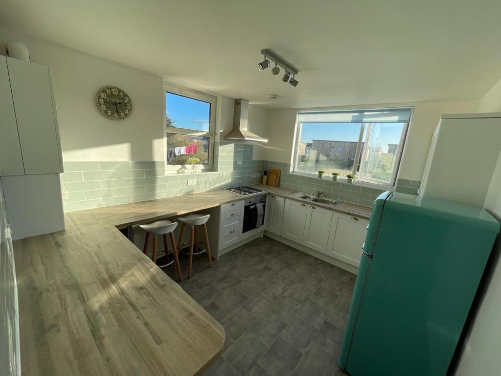 Harbour Loft! Newly Refurbished 3 Bed Flat! Apartment Burry Port Bagian luar foto