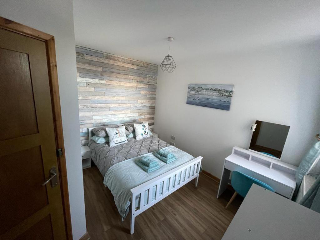 Harbour Loft! Newly Refurbished 3 Bed Flat! Apartment Burry Port Bagian luar foto
